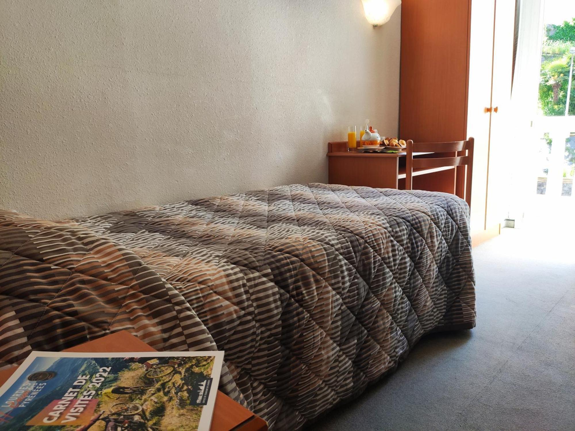 Hotel Compostelle Lourdes Zewnętrze zdjęcie